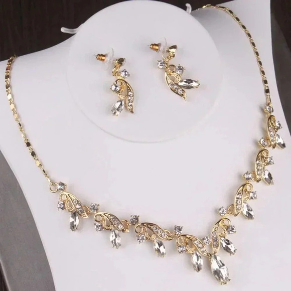 ( On Sale ) Tiara Bridal set - Picture 3 of 3